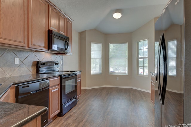 7614 Copper Dawn, Converse, TX 78109 - kitchen featuring black appliances, wood finished floors, tasteful backsplash, lofted ceiling, and baseboards