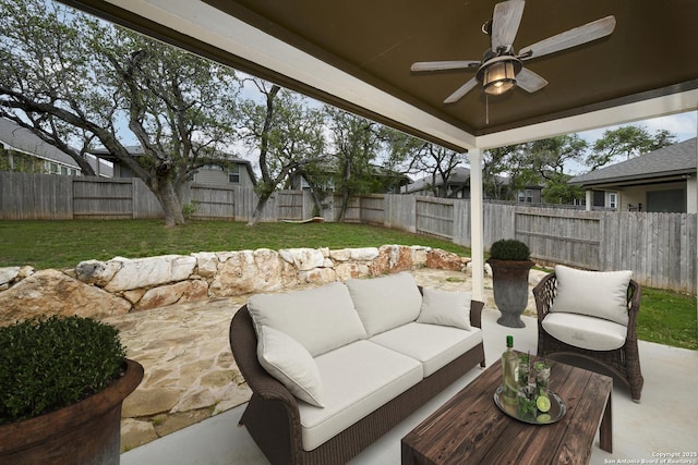 view of patio featuring an outdoor living space, a fenced backyard, and a ceiling fan