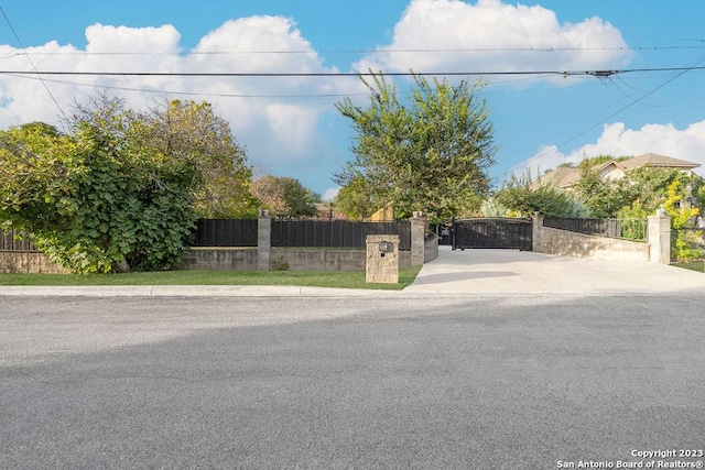 4935 Driskill St, San Antonio, TX 78228 - exterior space featuring a fenced front yard