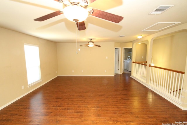 spare room with ceiling fan, visible vents, washer and clothes dryer, and wood finished floors