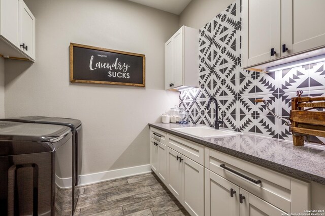 112 Chinkapin, Boerne, TX 78006 - clothes washing area featuring dark wood-style flooring, baseboards, washer and clothes dryer, cabinet space, and a sink