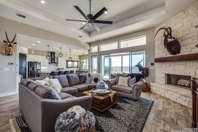 112 Chinkapin, Boerne, TX 78006 - living room featuring baseboards, a ceiling fan, visible vents, a raised ceiling, and wood finished floors