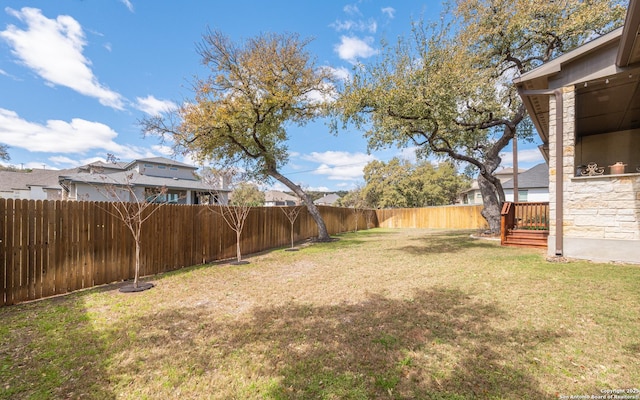 view of yard featuring a fenced backyard