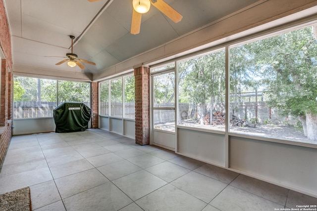 10 Oakwell Farms Pkwy, San Antonio, TX 78218 - unfurnished sunroom with a ceiling fan