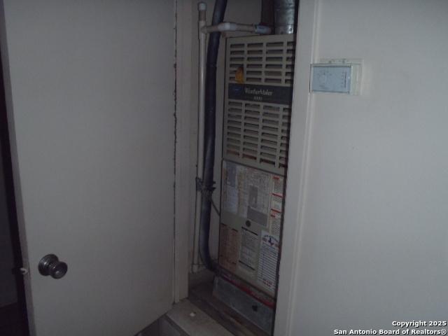 335 Hot Wls, San Antonio, TX 78223 - view of utility room