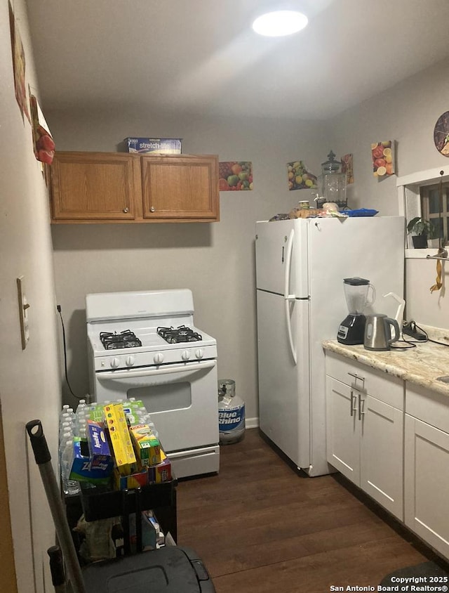 1915 Pasadena St, San Antonio, TX 78201 - kitchen featuring white appliances and dark wood-style floors