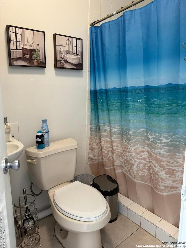 1915 Pasadena St, San Antonio, TX 78201 - full bathroom with tile patterned floors, toilet, and curtained shower