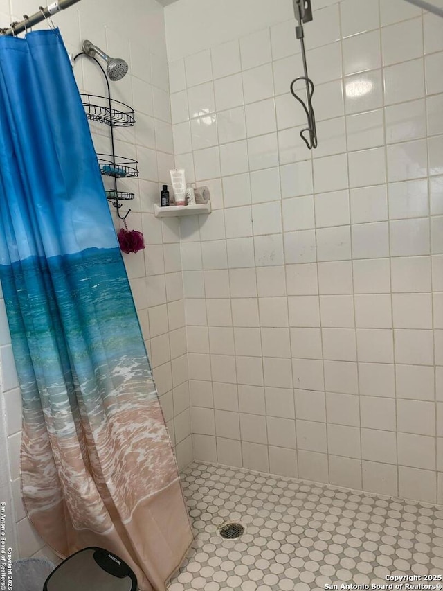 1915 Pasadena St, San Antonio, TX 78201 - full bath with a stall shower