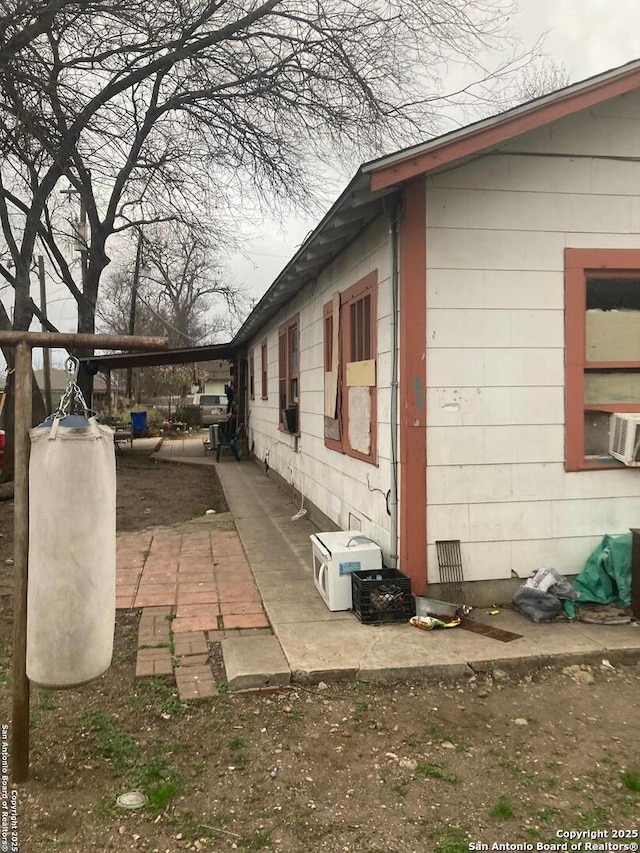 1915 Pasadena St, San Antonio, TX 78201 - view of side of home