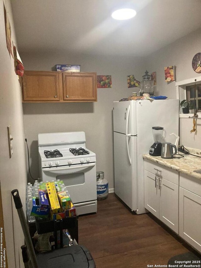 1915 Pasadena St, San Antonio, TX 78201 - kitchen featuring dark wood-style flooring, light countertops, and white appliances