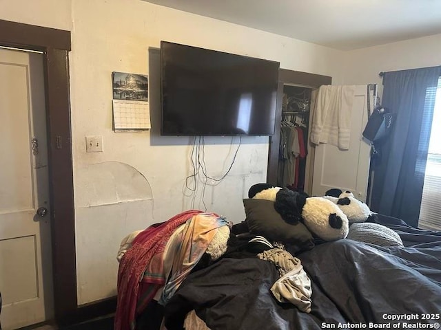 1915 Pasadena St, San Antonio, TX 78201 - bedroom featuring a closet