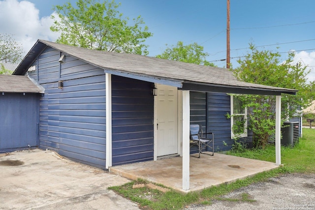 1360 Essex, San Antonio, TX 78210 - view of outdoor structure featuring an outbuilding