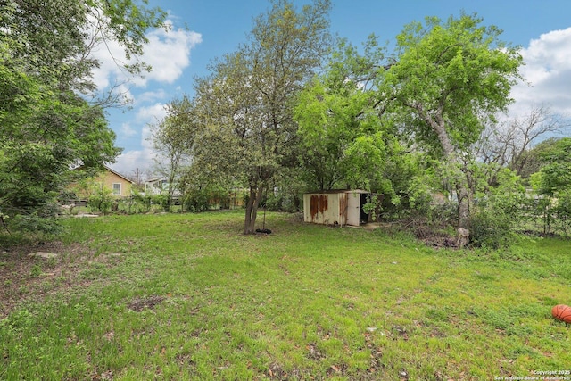 1360 Essex, San Antonio, TX 78210 - view of yard with a shed and an outdoor structure