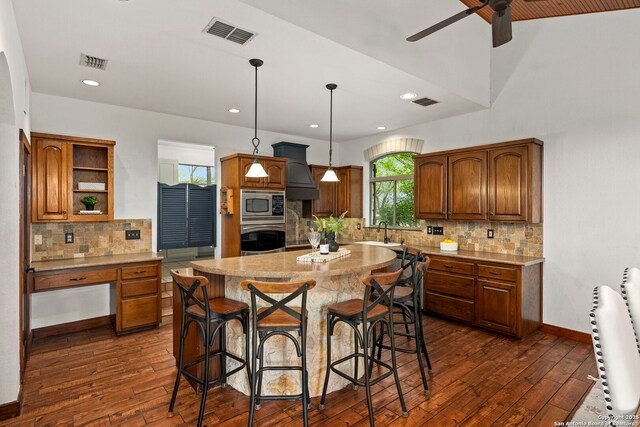 kitchen featuring dark wood-style floors, appliances with stainless steel finishes, a sink, and visible vents