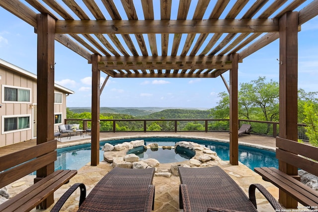 view of swimming pool featuring a pergola and a pool with connected hot tub