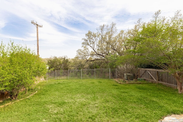 view of yard featuring a fenced backyard