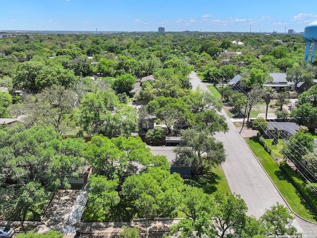 birds eye view of property featuring a forest view