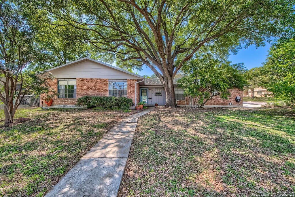 6022 Clearbrook, San Antonio, TX 78238 - ranch-style house featuring a front yard and brick siding