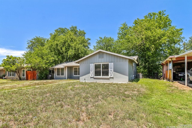2415 Spicewood, San Antonio, TX 78213 - ranch-style house with a front yard and a carport