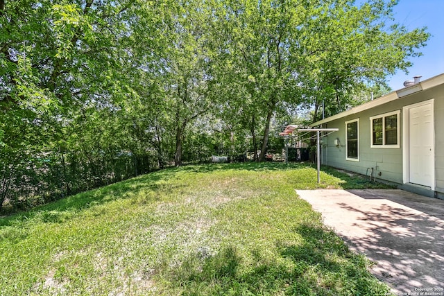 2415 Spicewood, San Antonio, TX 78213 - view of green lawn