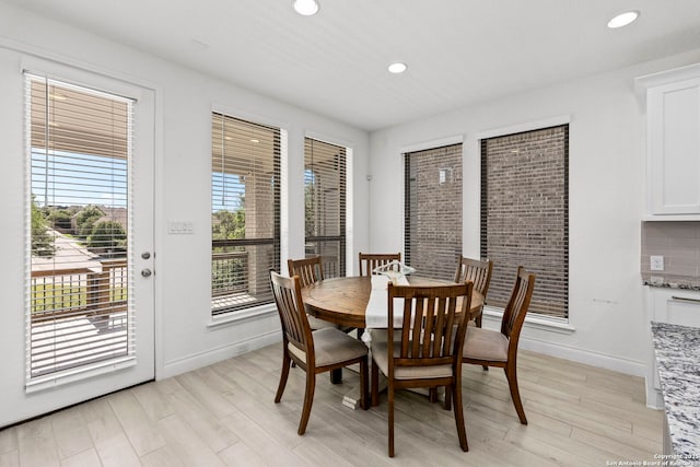dining area featuring recessed lighting, light wood-type flooring, and baseboards