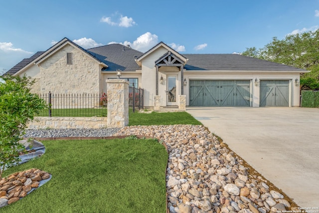 view of front of house featuring a front yard, a garage, fence, stucco siding, and driveway