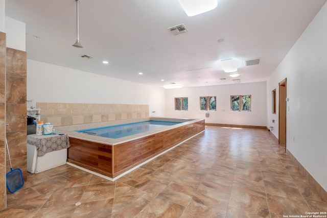 misc room featuring visible vents and baseboards