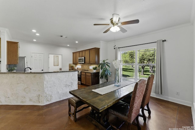 dining area with visible vents, ornamental molding, dark tile patterned floors, a ceiling fan, and recessed lighting