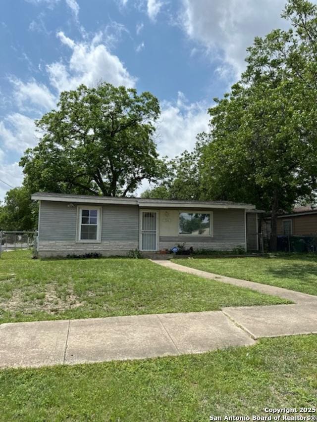 726 Southcross, San Antonio, TX 78211 - ranch-style house featuring a front lawn and fence