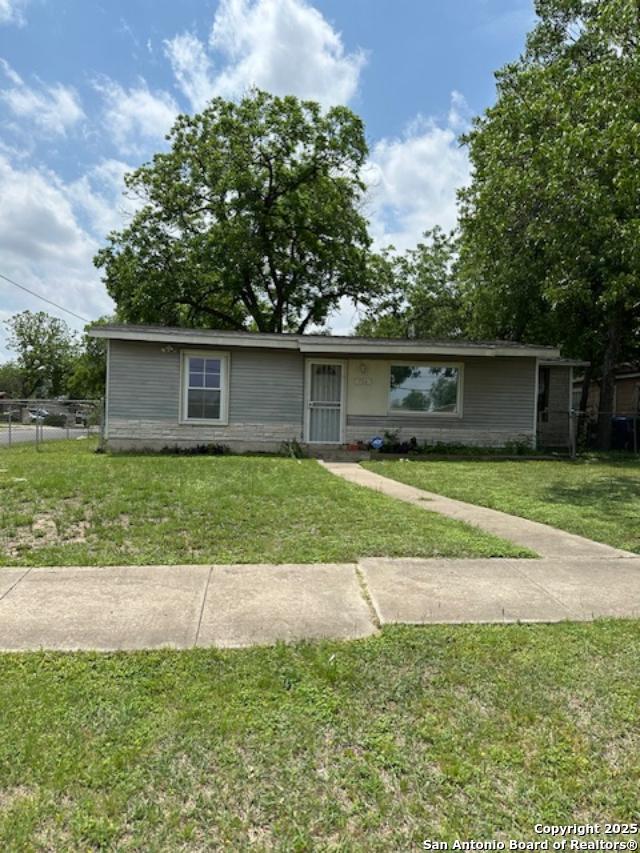 726 Southcross, San Antonio, TX 78211 - ranch-style house featuring fence and a front yard