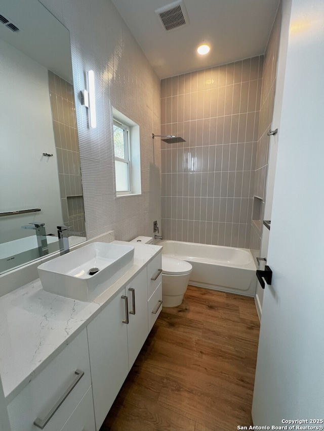 707 Lone Cir, San Antonio, TX 78260 - full bath with visible vents, shower / bath combination, vanity, and wood finished floors