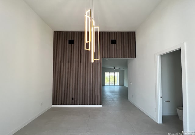 707 Lone Cir, San Antonio, TX 78260 - hallway with baseboards and an accent wall