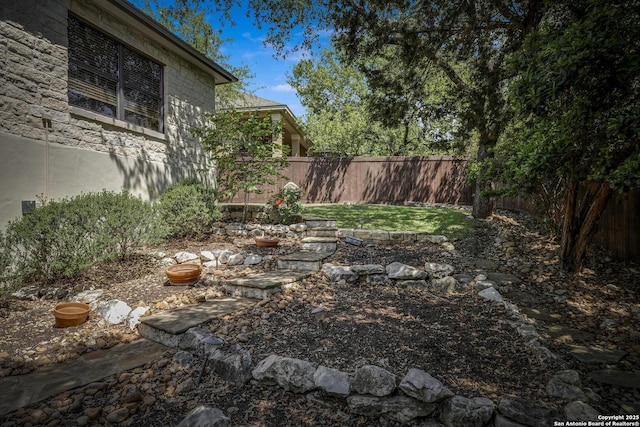 view of yard featuring a fenced backyard