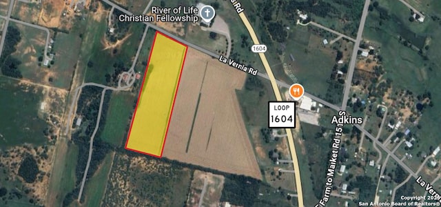 12296 La Vernia, Adkins, TX 78101