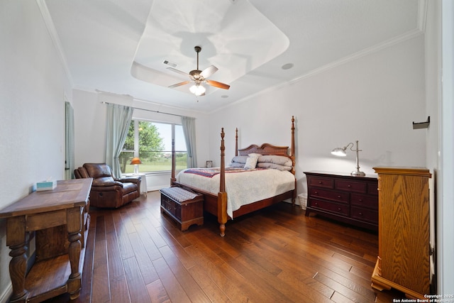 bedroom featuring dark wood-type flooring, visible vents, a ceiling fan, and crown molding