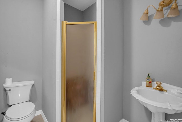 8114 Pimlico Ln, Boerne, TX 78015 - full bath with a shower stall, baseboards, a sink, and toilet