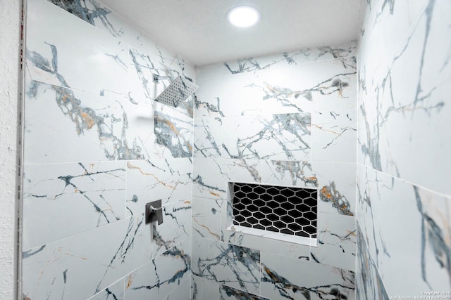 full bathroom featuring a tile shower
