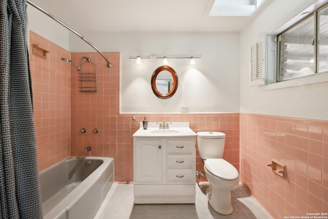 800 Eventide, Terrell Hills, TX 78209 - full bath with wainscoting, toilet, tile walls, shower / bathtub combination with curtain, and tile patterned floors
