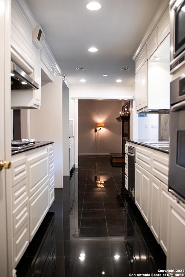 interior space featuring recessed lighting and baseboards