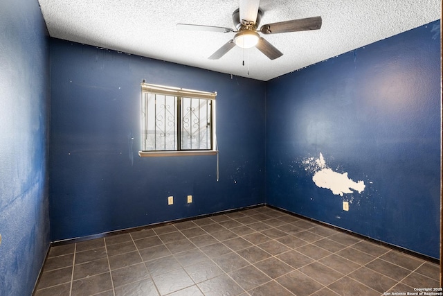 unfurnished room with a textured ceiling and ceiling fan