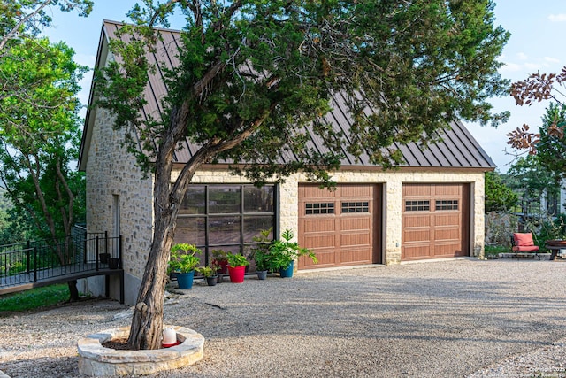320 Overland Trl W, Hunt, TX 78024 - garage featuring gravel driveway