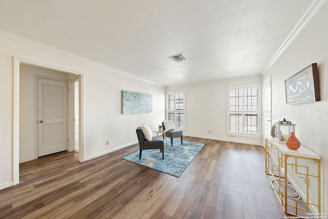 5359 Fredericksburg Rd Unit 808, San Antonio, TX 78229 - sitting room with baseboards, wood finished floors, visible vents, and ornamental molding