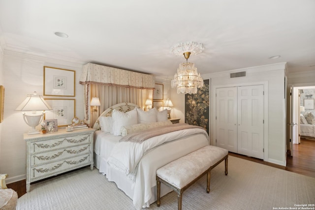 643 Terrell Rd, Terrell Hills, TX 78209 - bedroom with a chandelier, a closet, ornamental molding, light wood finished floors, and baseboards