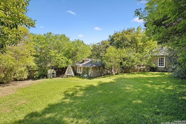 643 Terrell Rd, Terrell Hills, TX 78209 - view of green lawn