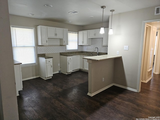 390 Harcourt, San Antonio, TX 78223 - kitchen featuring a peninsula, baseboards, backsplash, and visible vents