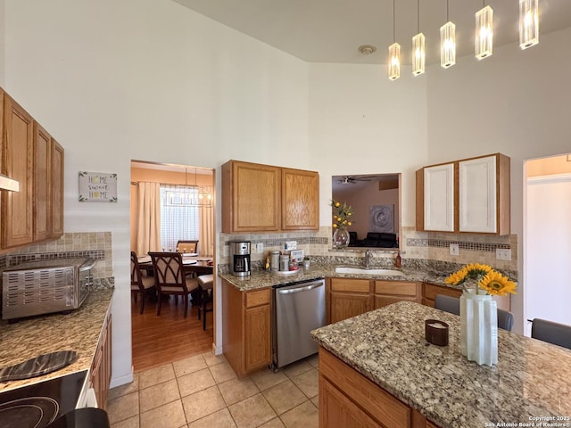 8418 Hera, Universal City, TX 78148 - kitchen featuring dishwasher, a sink, backsplash, and a towering ceiling