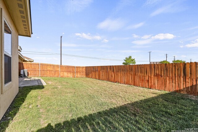 view of yard featuring a fenced backyard