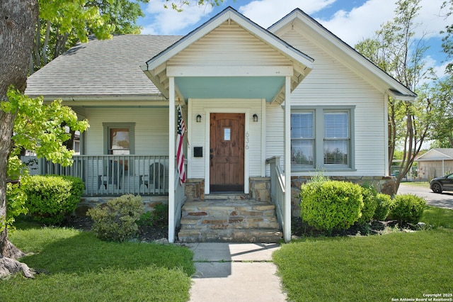 636 W Hollywood Ave, San Antonio, TX 78212 - bungalow-style house featuring a front yard, a shingled roof, and covered porch
