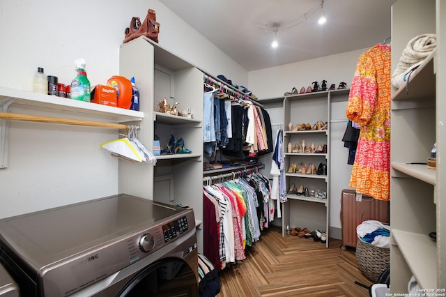 636 W Hollywood Ave, San Antonio, TX 78212 - spacious closet with washer / dryer