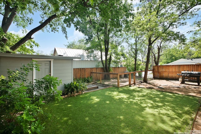 636 W Hollywood Ave, San Antonio, TX 78212 - view of yard featuring a fenced backyard and a vegetable garden